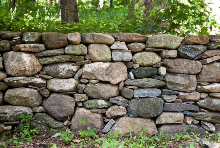 Заградительные конструкции, каменный забор